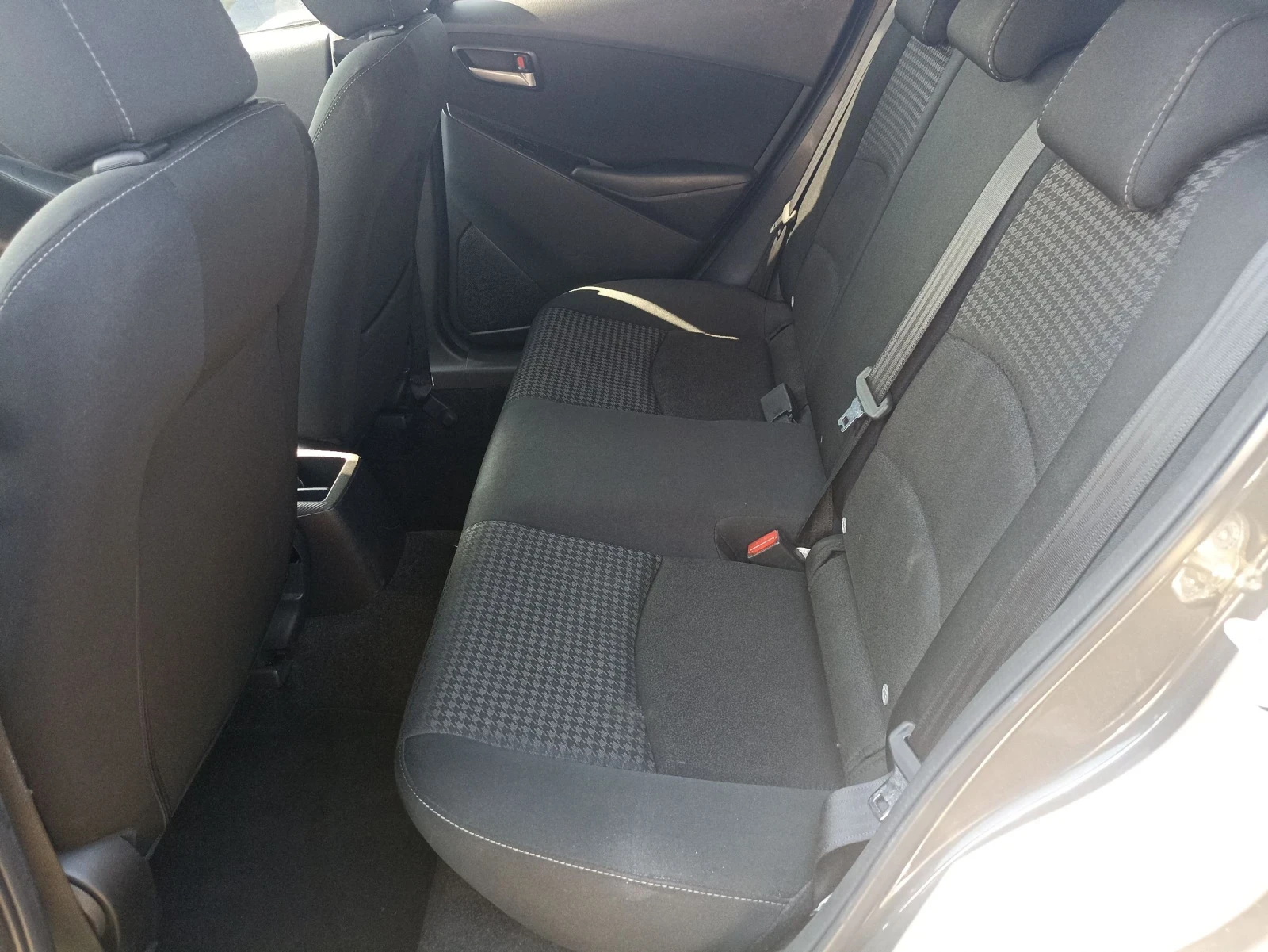 Mazda 2 1.5i Automatic Euro 6b, снимка 12 - Автомобили и джипове - 54842171