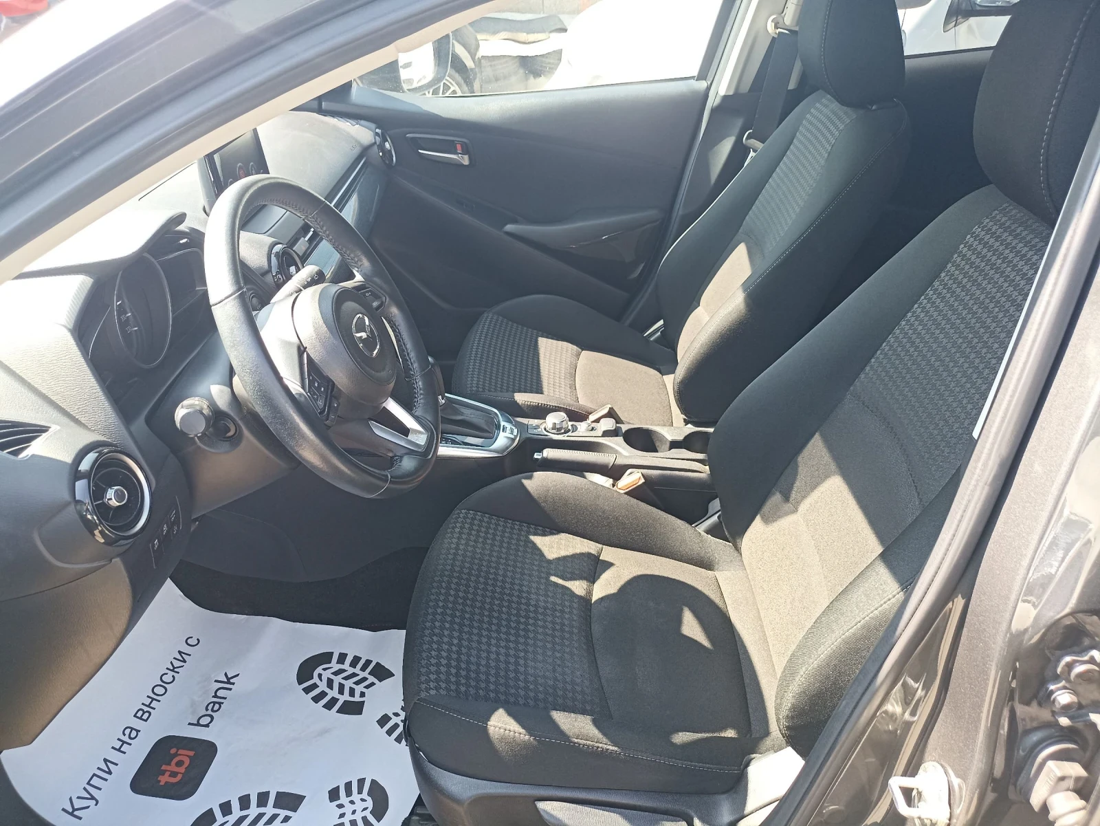 Mazda 2 1.5i Automatic Euro 6b, снимка 11 - Автомобили и джипове - 54842171