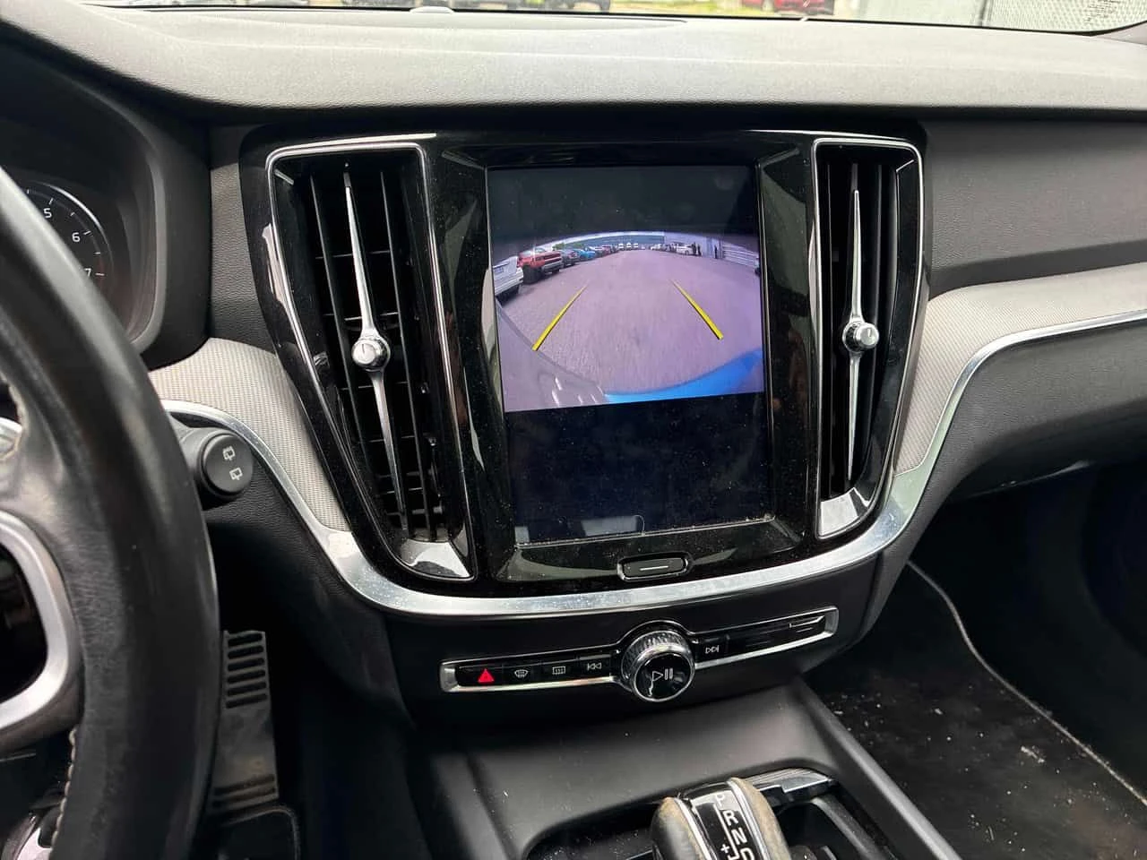 Volvo V60 R-Design| PANO| ПОДГРЕВИ| KEYLESS| КЛИП НА МОТОРА|, снимка 10 - Автомобили и джипове - 55012482