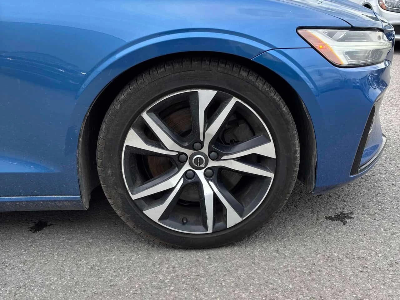 Volvo V60 R-Design| PANO| ПОДГРЕВИ| KEYLESS| КЛИП НА МОТОРА|, снимка 6 - Автомобили и джипове - 55012482