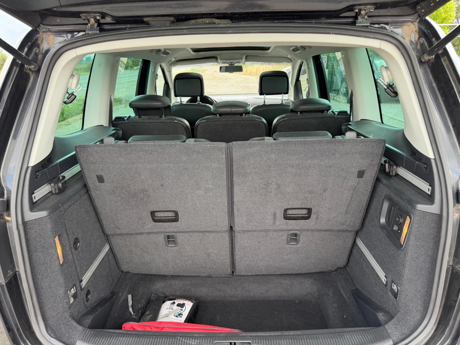 VW Sharan 2.0TDI, снимка 8 - Автомобили и джипове - 55823121