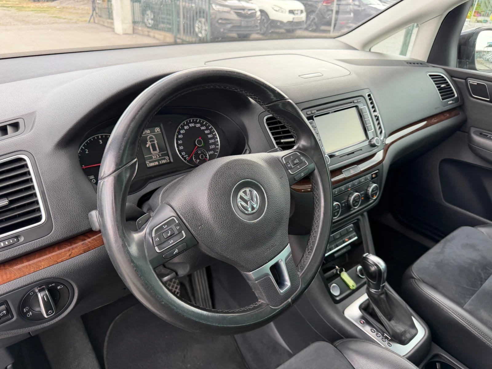 VW Sharan 2.0TDI, снимка 15 - Автомобили и джипове - 55823121