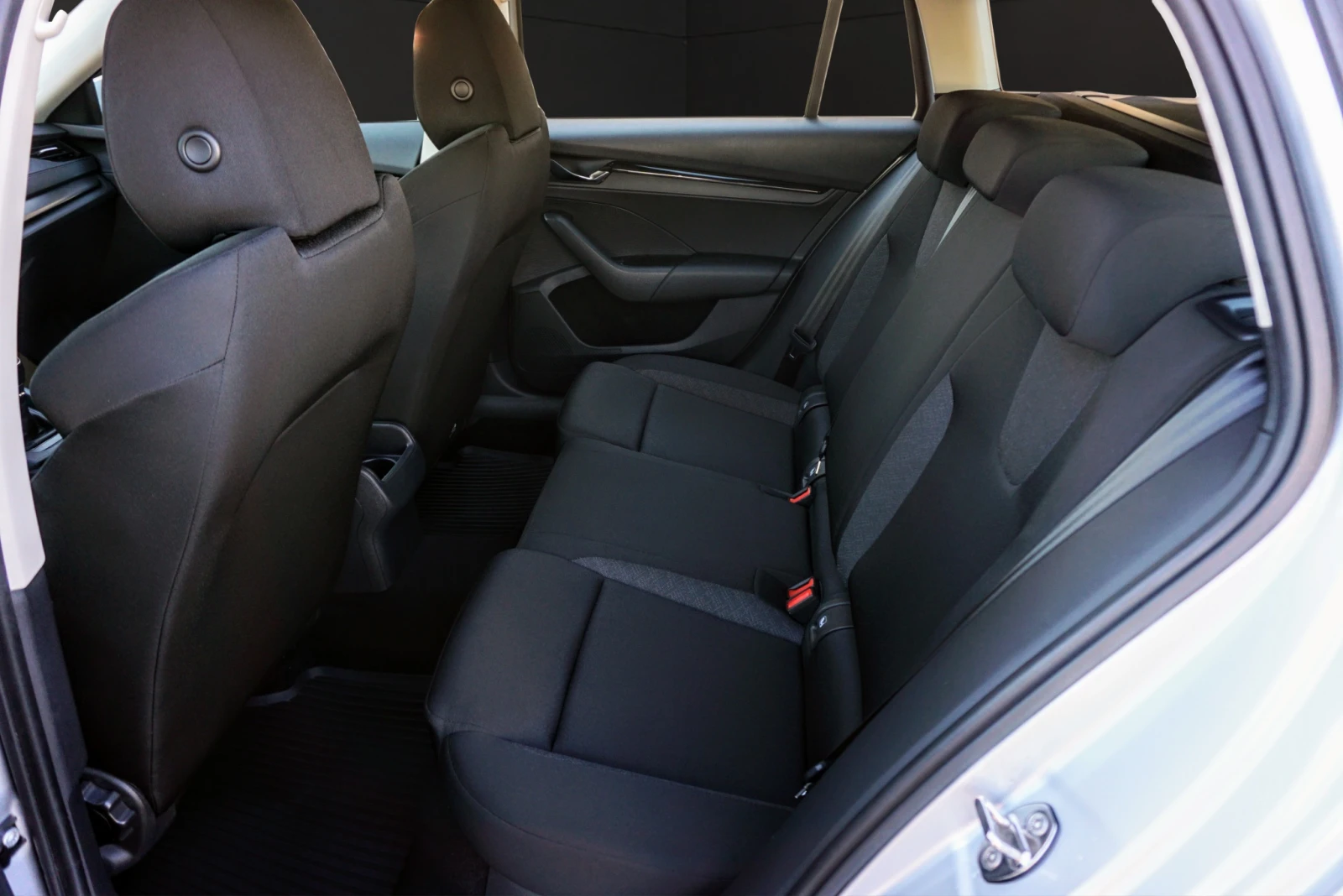 Skoda Octavia SW 2.0TDI ACTIVE, снимка 14 - Автомобили и джипове - 56221519