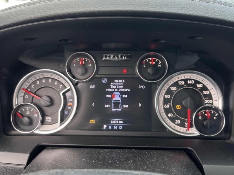 Dodge RAM 1500 CARFAX* АВТОФИНАНСИРАНЕ* БЕЗ ПЪРВОНАЧАЛНА ВНОСКА* , снимка 6 - Автомобили и джипове - 53039198