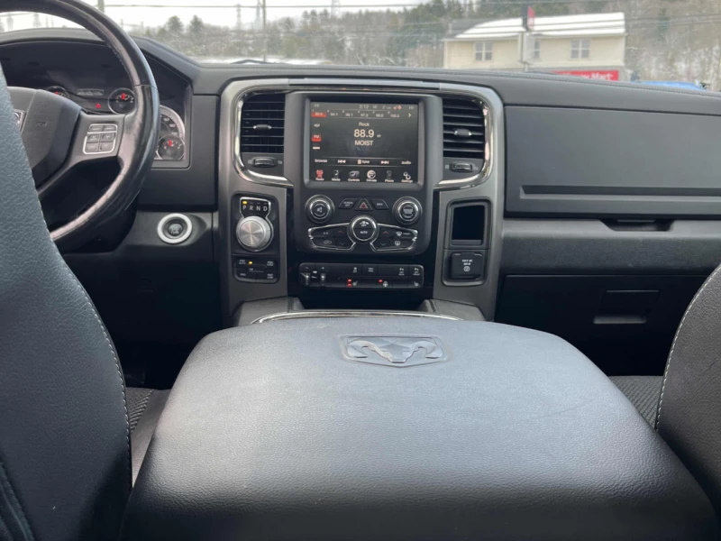 Dodge RAM 1500 CARFAX* АВТОФИНАНСИРАНЕ* БЕЗ ПЪРВОНАЧАЛНА ВНОСКА* , снимка 7 - Автомобили и джипове - 53039198