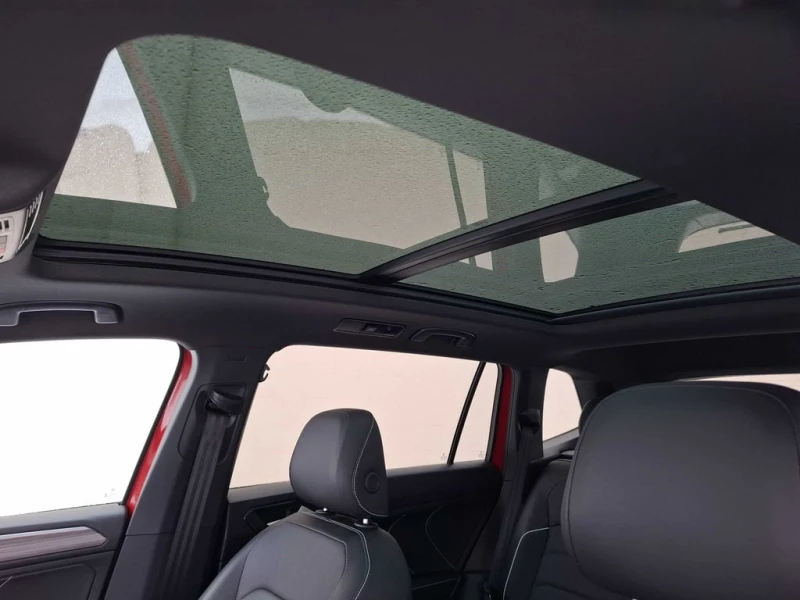 VW Tiguan * Highline R Line * CARFAX * БЕЗ ПЪРВОНАЧАЛНА ВНОС, снимка 12 - Автомобили и джипове - 53210889