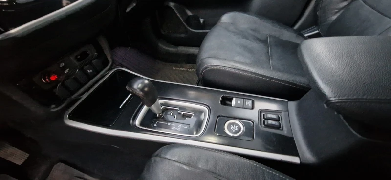 Mitsubishi Outlander 4х4 Газ 7места кожа автомат , снимка 11 - Автомобили и джипове - 53242014