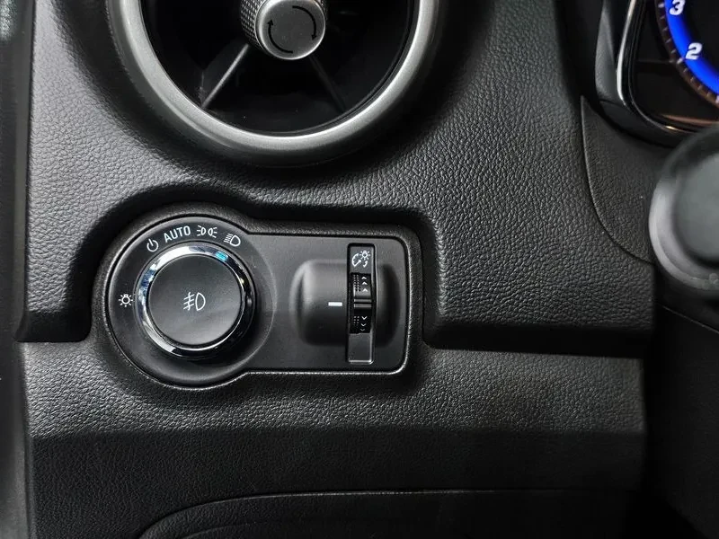 Chevrolet Trax 1.4, снимка 16 - Автомобили и джипове - 54327803