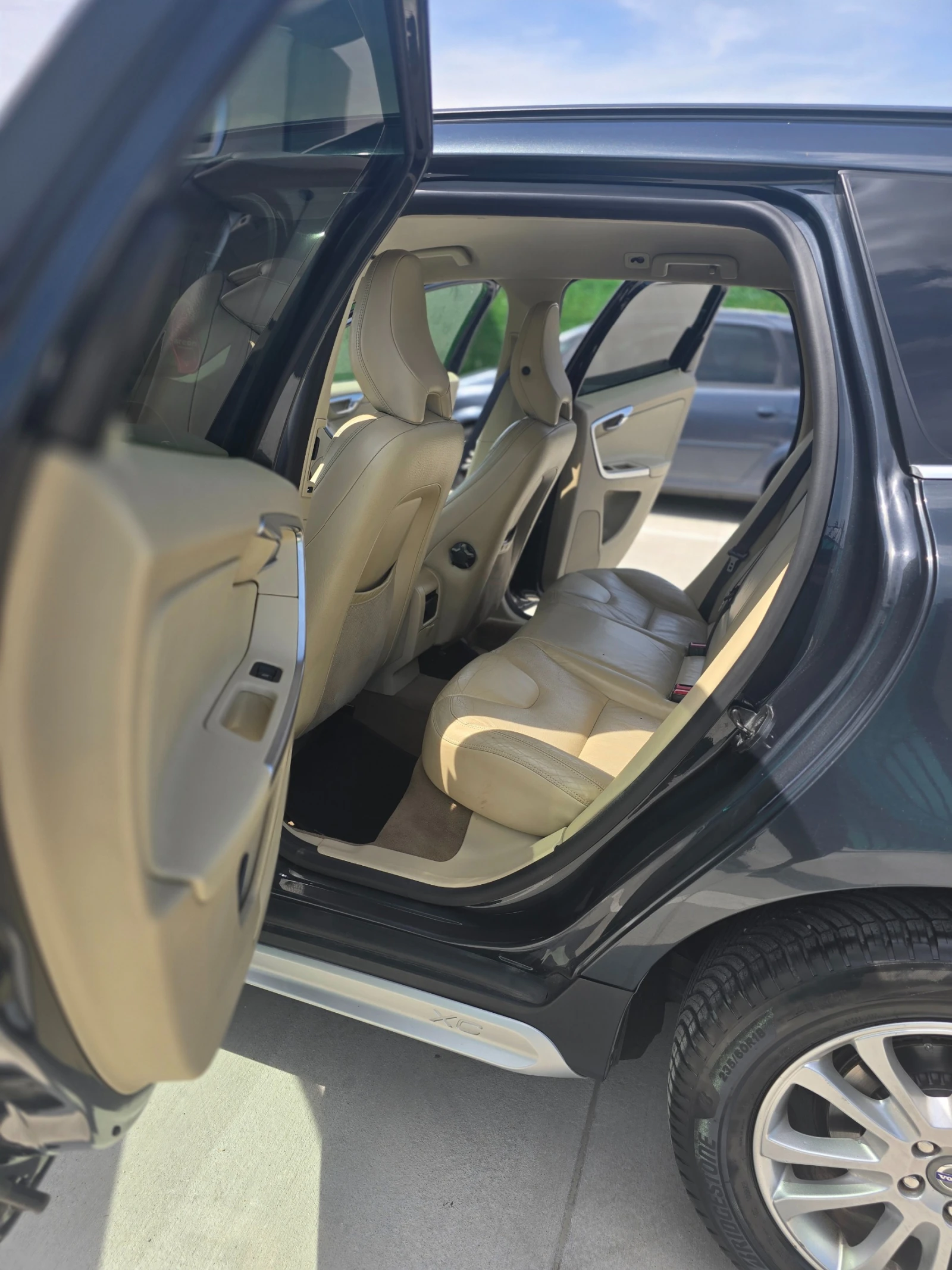 Volvo XC60 2.4D AWD - изображение 4