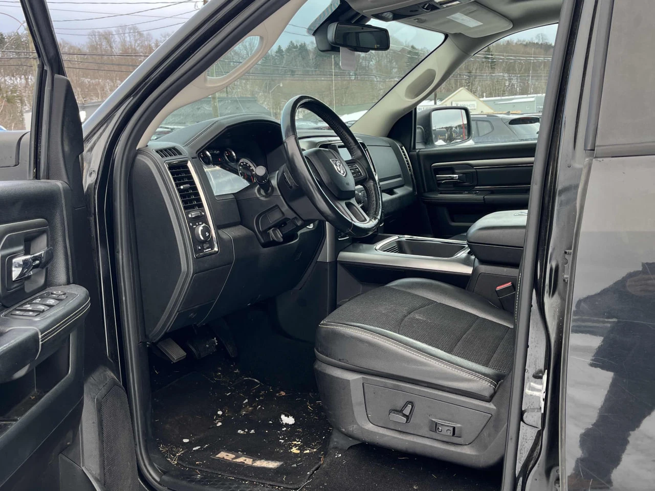 Dodge RAM 1500 CARFAX* АВТОФИНАНСИРАНЕ* БЕЗ ПЪРВОНАЧАЛНА ВНОСКА*  - изображение 4