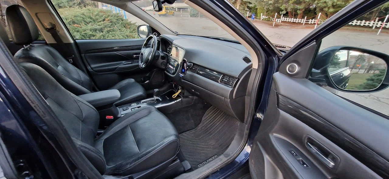 Mitsubishi Outlander 4х4 Газ 7места кожа автомат  - изображение 10