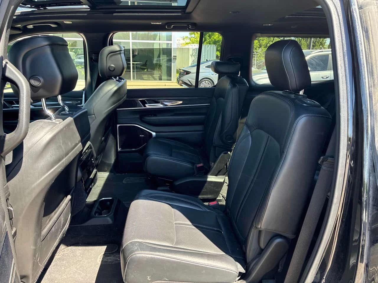 Jeep Grand Wagoneer Series III /CARFAX/ОТ ПРЕДСТАВИТЕЛСТВО/КЛИП, снимка 12 - Автомобили и джипове - 54769753