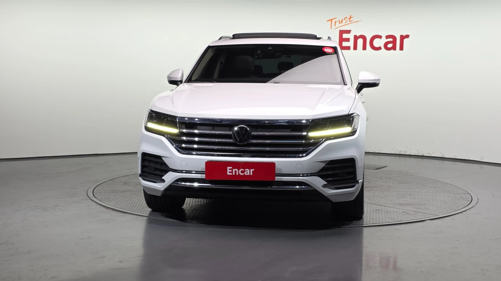 VW Touareg PRESTIGE* ОБДУХ* ДИСТРОНИК* ВЪЗДУХ* MATRIX* MАСАЖ*, снимка 2 - Автомобили и джипове - 54785330