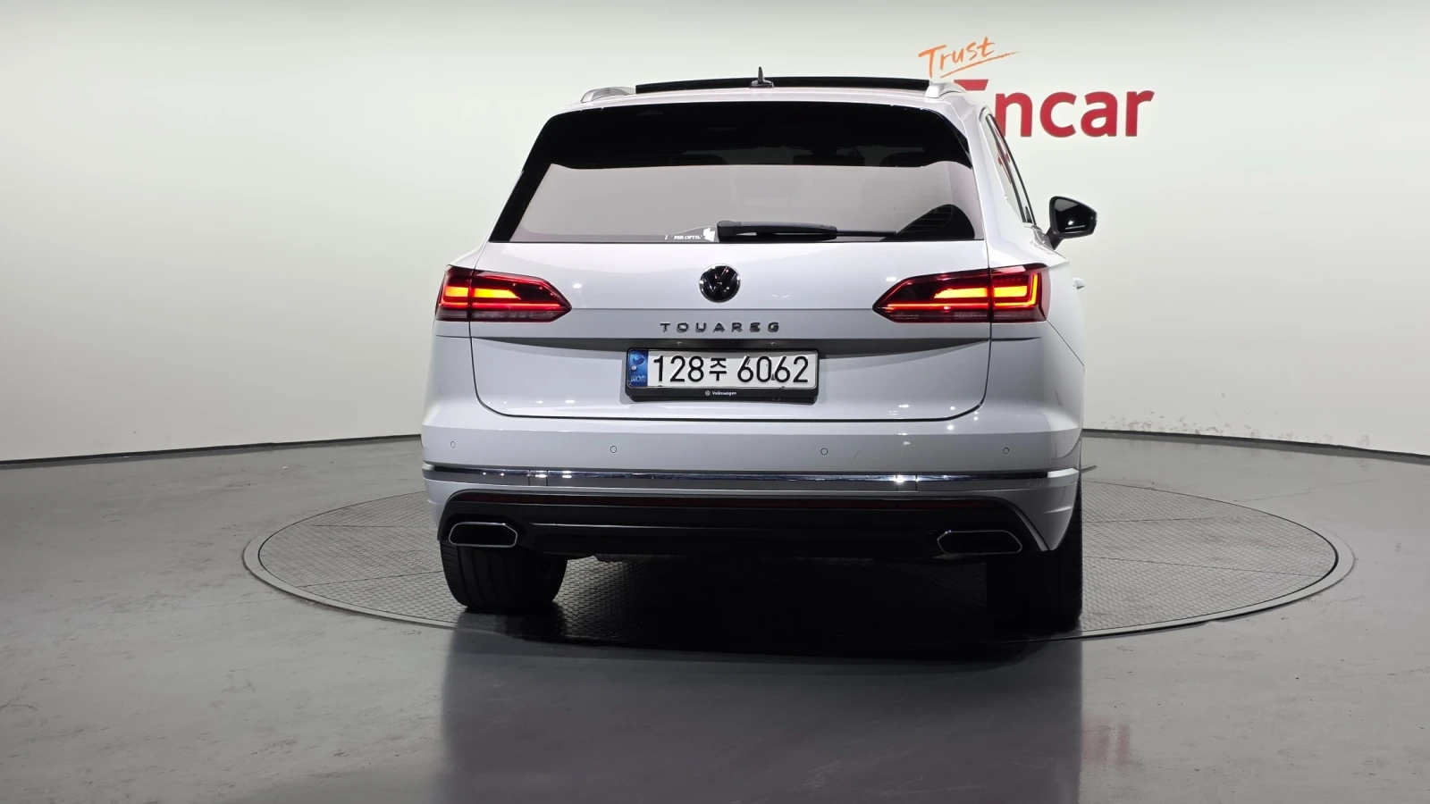 VW Touareg PRESTIGE* ОБДУХ* ДИСТРОНИК* ВЪЗДУХ* MATRIX* MАСАЖ*, снимка 4 - Автомобили и джипове - 54785330