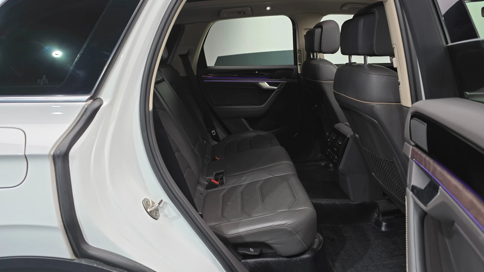 VW Touareg PRESTIGE* ОБДУХ* ДИСТРОНИК* ВЪЗДУХ* MATRIX* MАСАЖ*, снимка 14 - Автомобили и джипове - 54785330