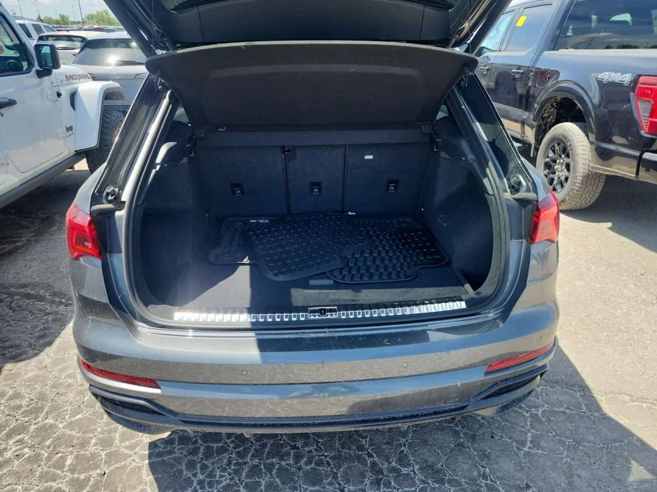 Audi Q3 * TECHNIK * ПАНОРАМА * 2 КЛЮЧА * АВТОКРЕДИТ * , снимка 14 - Автомобили и джипове - 54844826