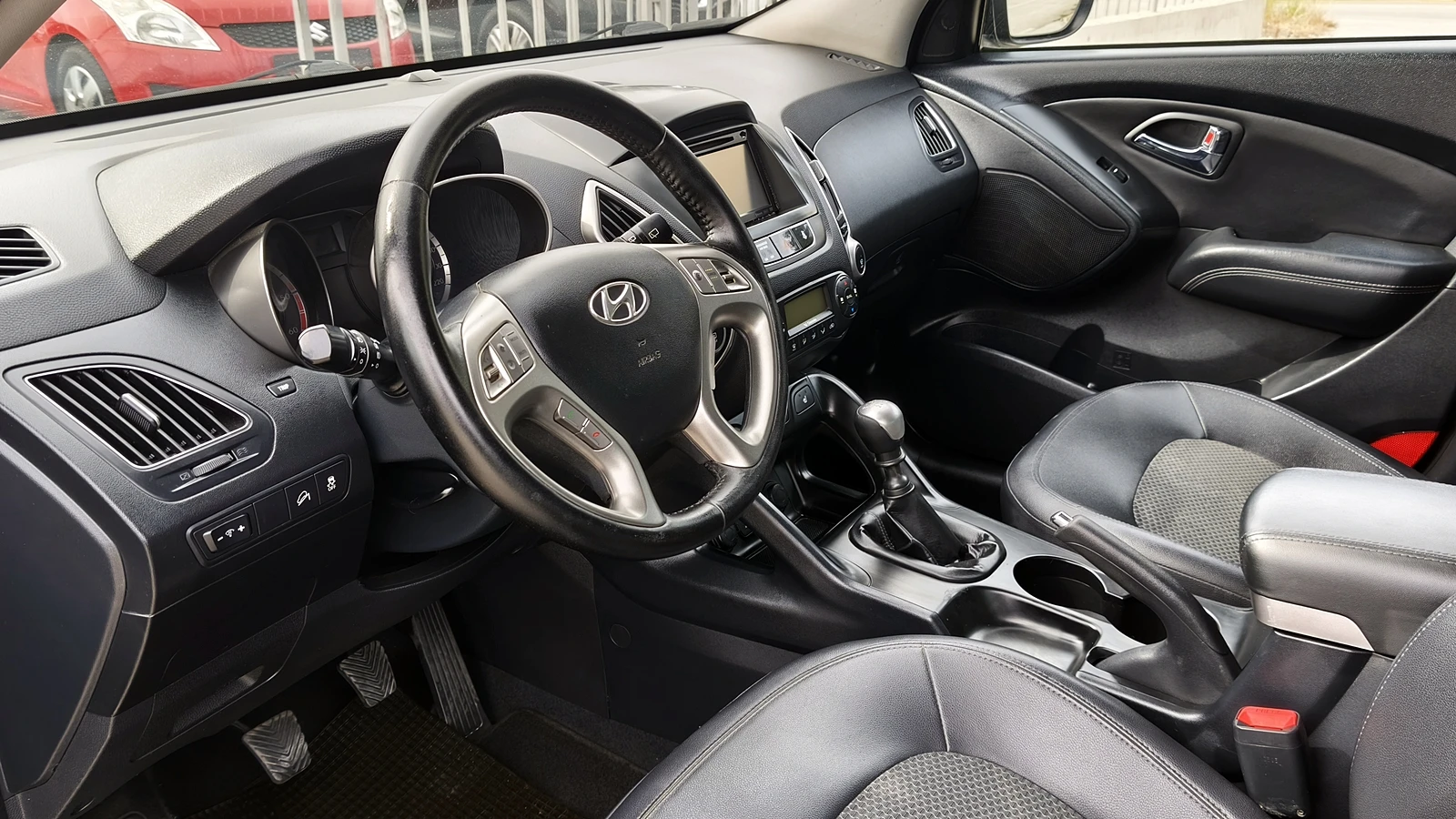Hyundai IX35 1.7CRDI , снимка 9 - Автомобили и джипове - 56235121