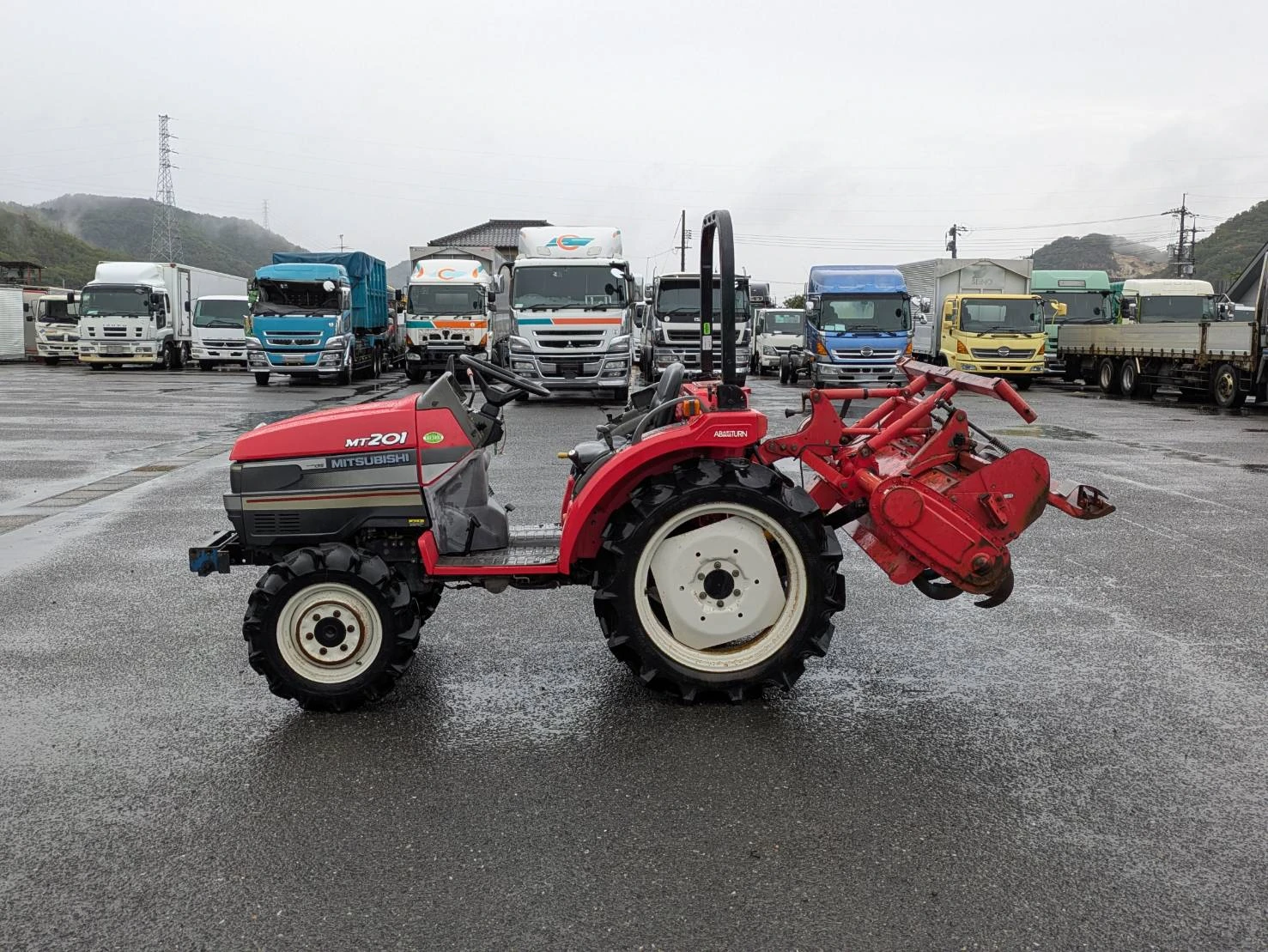 Трактор Mitsubishi MT201, снимка 2 - Селскостопанска техника - 54117752