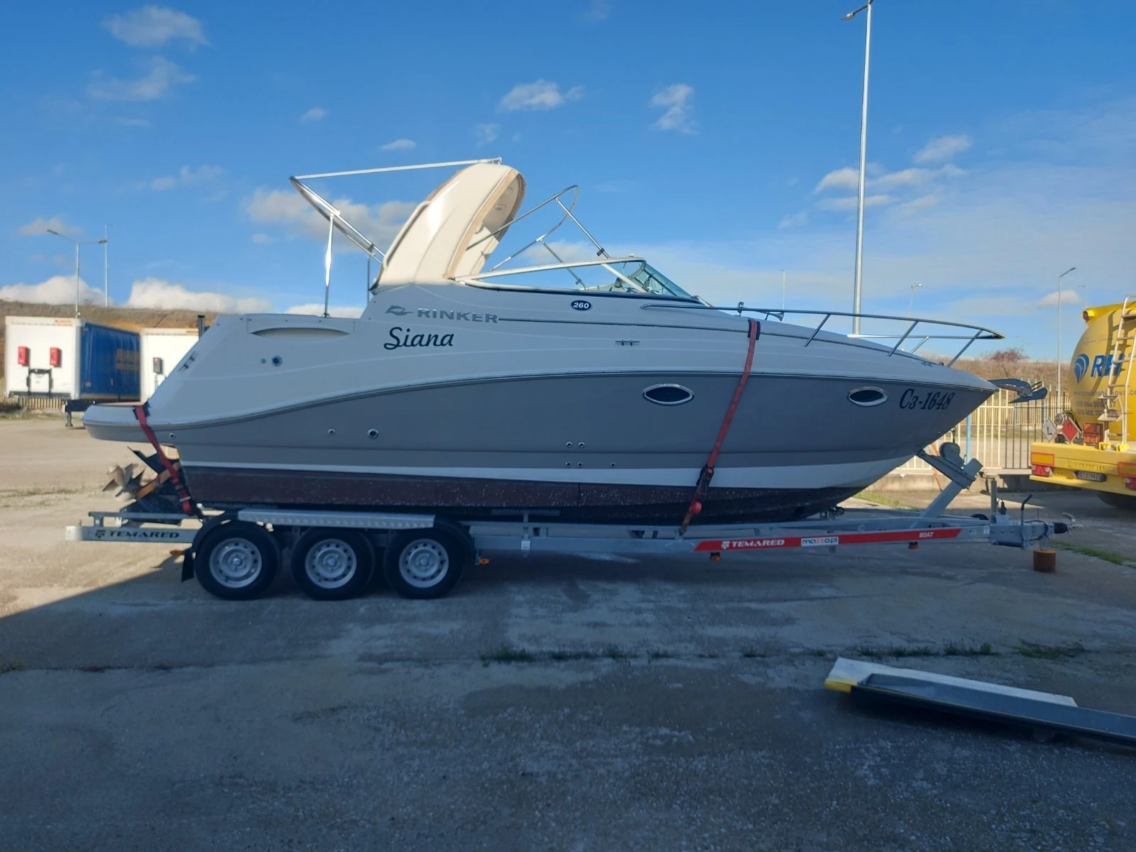 Моторна яхта Rinker 260 - изображение 2