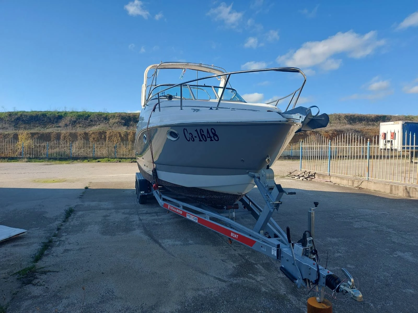 Моторна яхта Rinker 260 - изображение 3