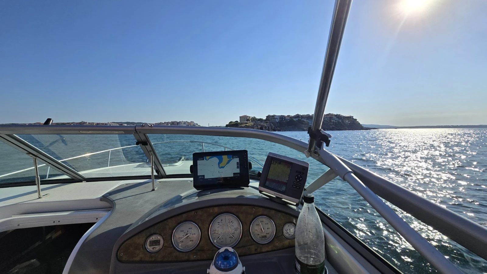 Моторна яхта Rinker 260 - изображение 4