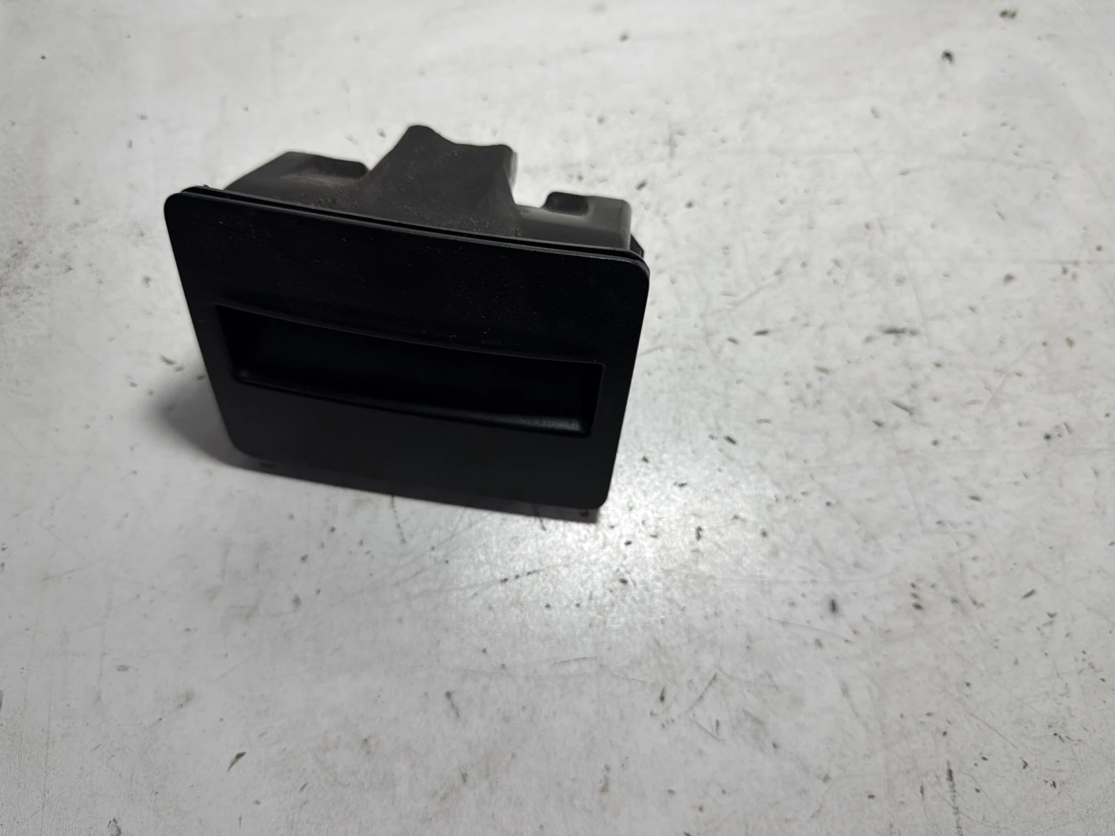 пепелник заден 5E0863284B  Skoda Octavia