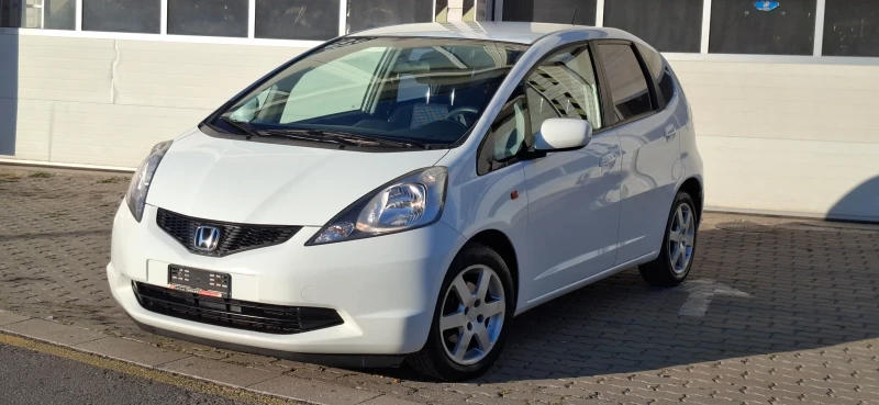 Honda Jazz КАТО НОВА СтегнатаБяла Пуканка!!, снимка 3 - Автомобили и джипове - 47387882