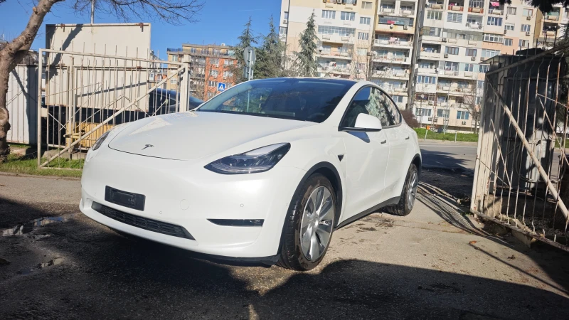 Tesla Model Y LONG RANGE AWD DUAL MOTOR