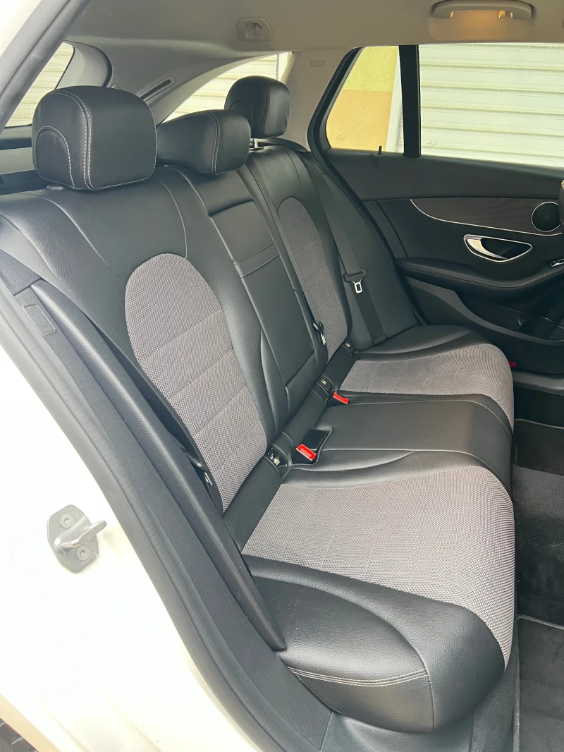 Mercedes-Benz C 220 D AMG 4MATIC, снимка 13 - Автомобили и джипове - 52716838