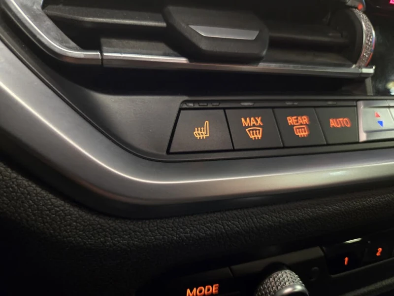 BMW 330 M-Package* CARFAX * АвтоКредит* (ЦЕНА ДО БГ), снимка 16 - Автомобили и джипове - 53502212