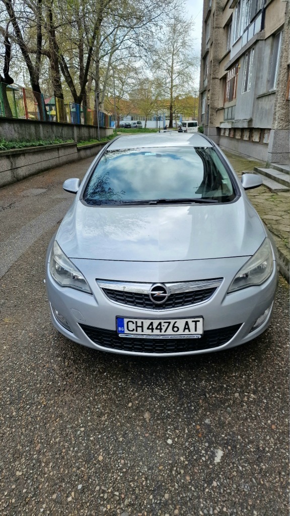 Opel Astra 1.7 CDTI, снимка 2 - Автомобили и джипове - 45508021