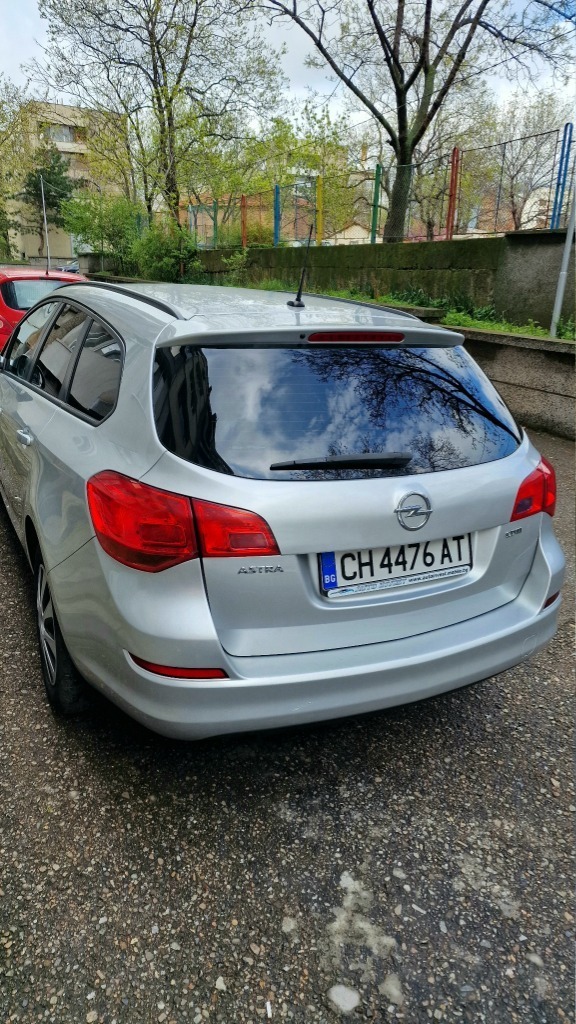 Opel Astra 1.7 CDTI, снимка 4 - Автомобили и джипове - 45508021