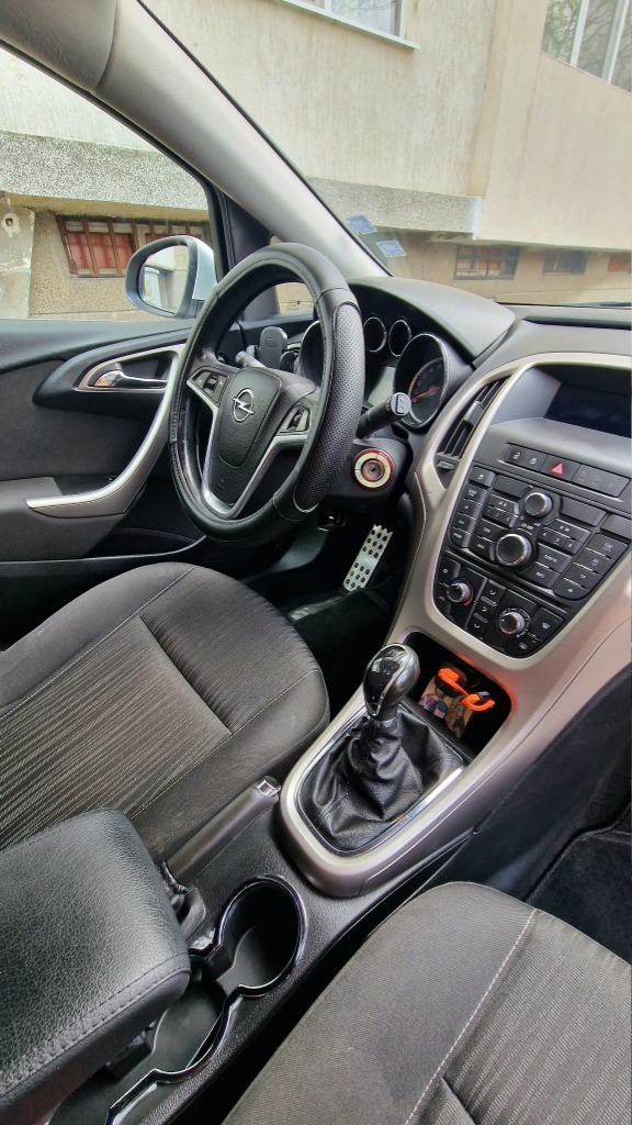 Opel Astra 1.7 CDTI, снимка 5 - Автомобили и джипове - 45508021