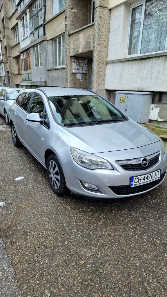 Opel Astra 1.7 CDTI, снимка 1 - Автомобили и джипове - 45508021
