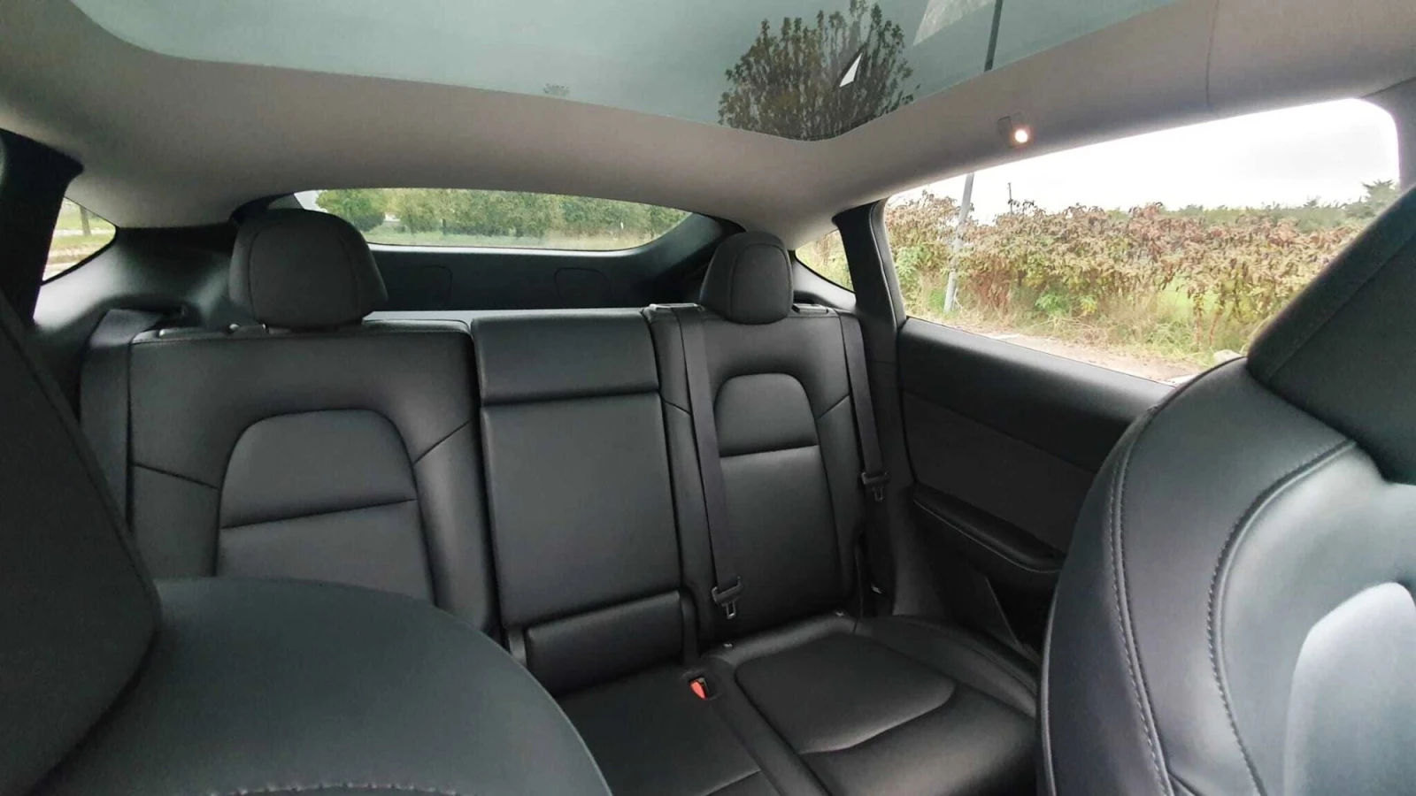 Tesla Model Y LONG RANGE AWD DUAL MOTOR - изображение 10