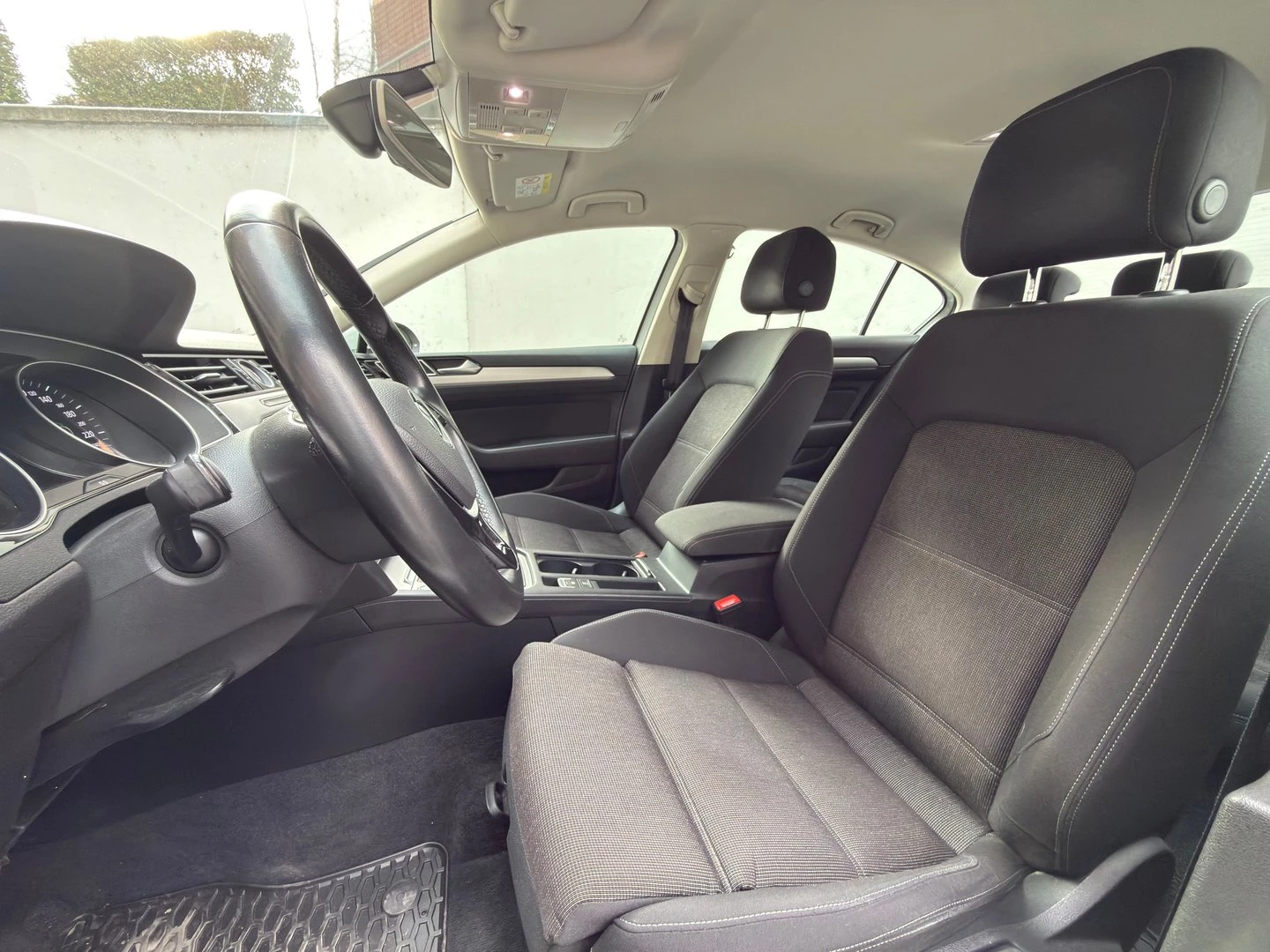 VW Passat Comfortline 2.0TDI BMT - изображение 4