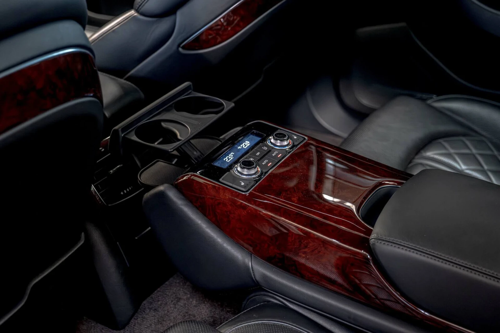 Audi A8 4.2FSI/Quattro/Distronic/Lane Assist/Камера/Bose/S, снимка 9 - Автомобили и джипове - 53788660