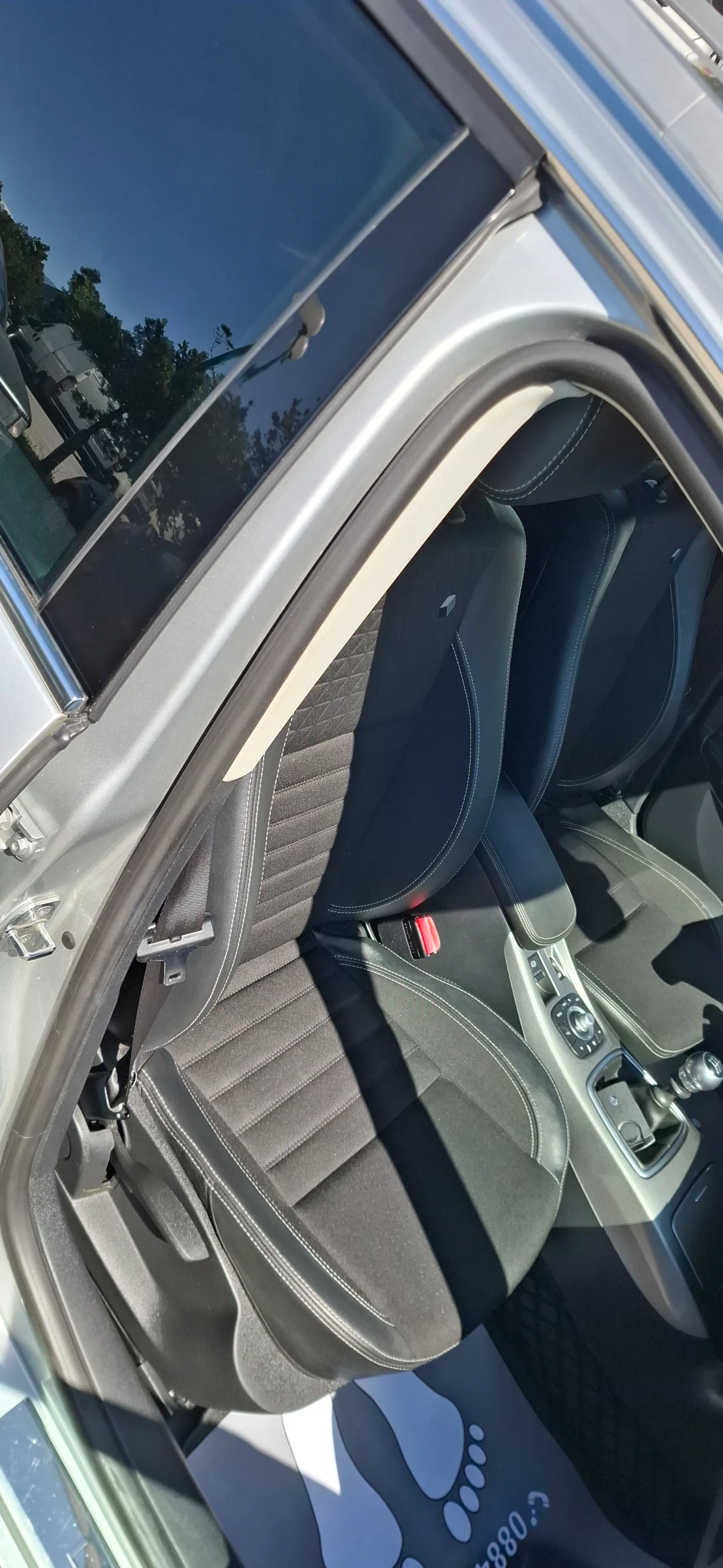 Renault Laguna 1.5dci Facelift limited Led , снимка 8 - Автомобили и джипове - 54336164