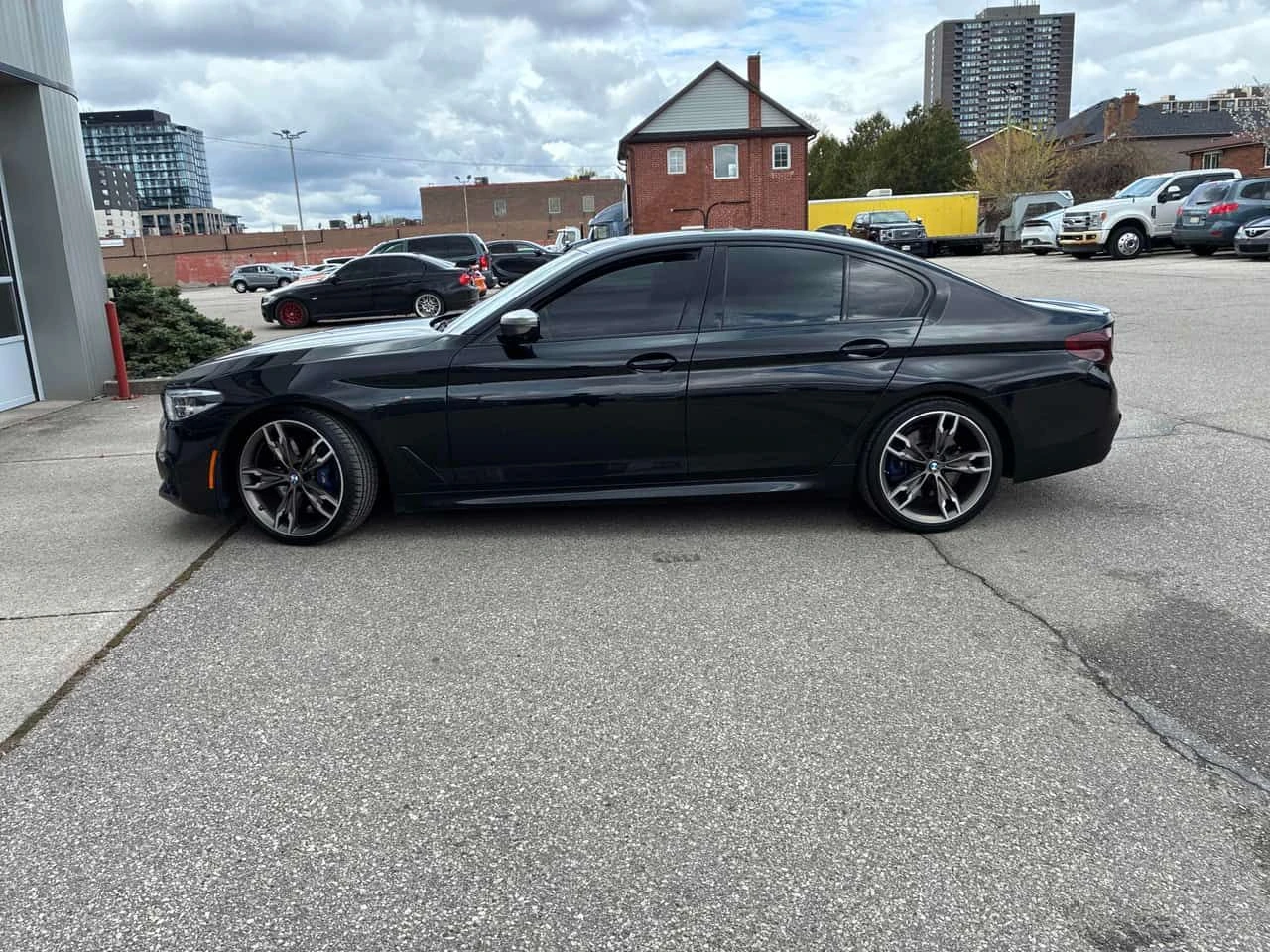 BMW 550 * M550i xDrive * CARFAX * БЕЗ ПЪРВОНАЧАЛНА ВНОСКА, снимка 3 - Автомобили и джипове - 54423856