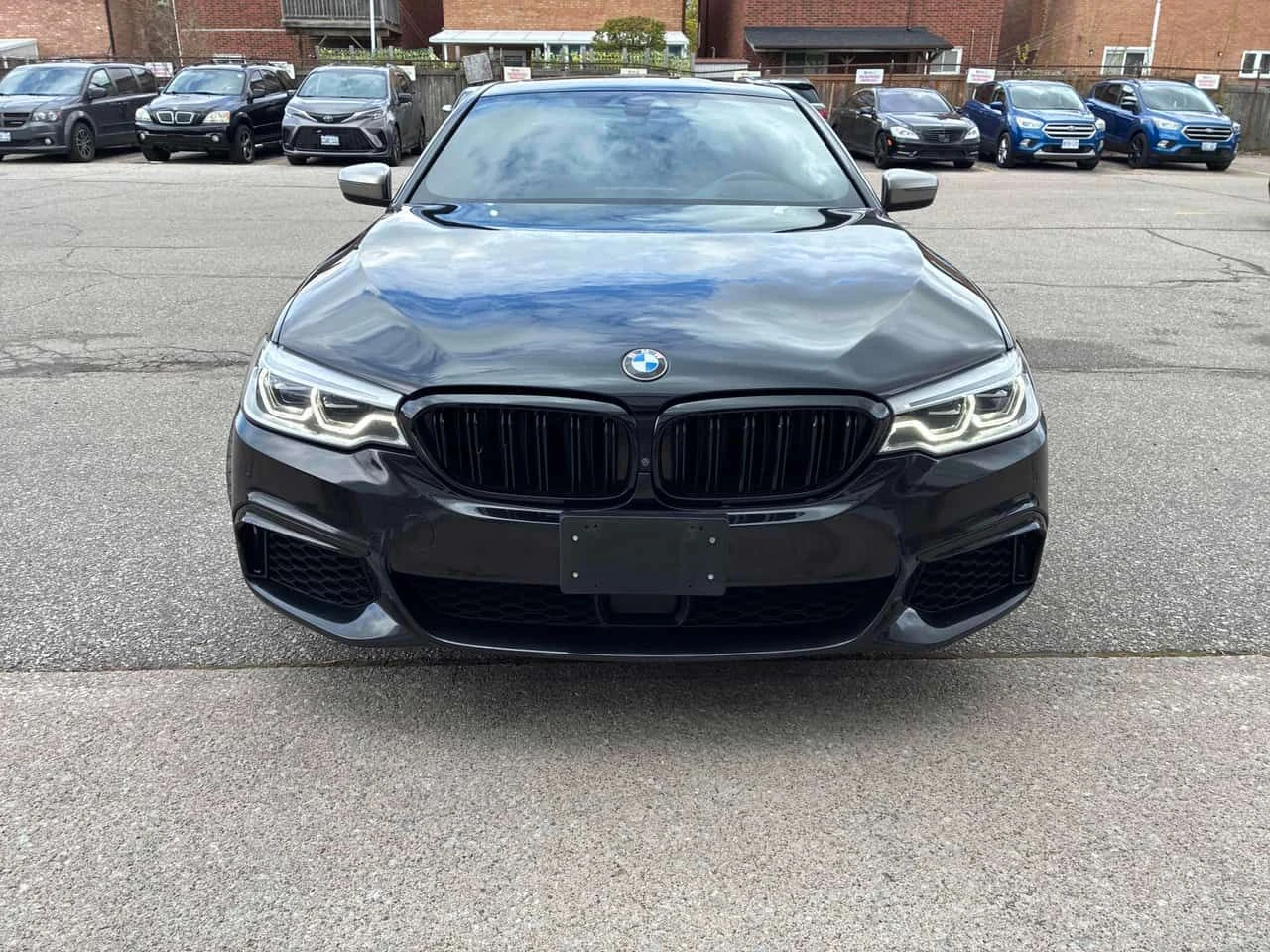 BMW 550 * M550i xDrive * CARFAX * БЕЗ ПЪРВОНАЧАЛНА ВНОСКА, снимка 2 - Автомобили и джипове - 54423856