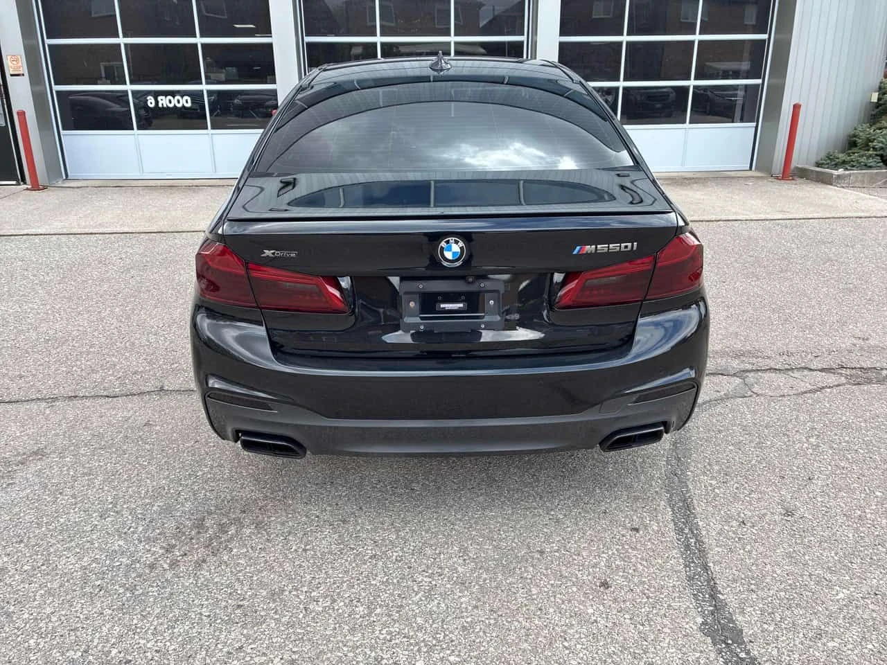 BMW 550 * M550i xDrive * CARFAX * БЕЗ ПЪРВОНАЧАЛНА ВНОСКА, снимка 5 - Автомобили и джипове - 54423856