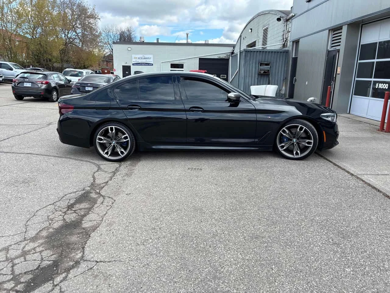 BMW 550 * M550i xDrive * CARFAX * БЕЗ ПЪРВОНАЧАЛНА ВНОСКА, снимка 4 - Автомобили и джипове - 54423856