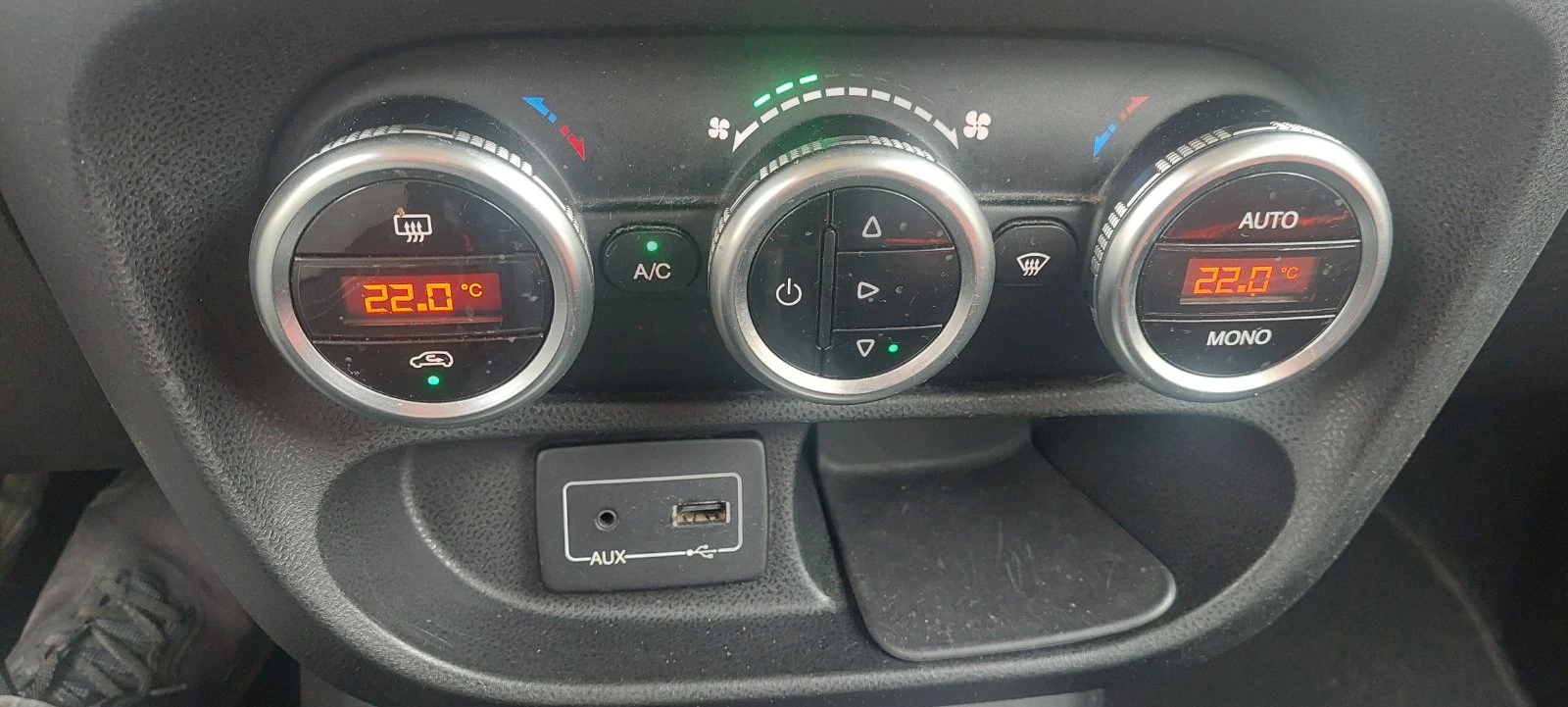 Fiat 500L 1.3 mjet клима EUR 6B, снимка 10 - Автомобили и джипове - 54512636