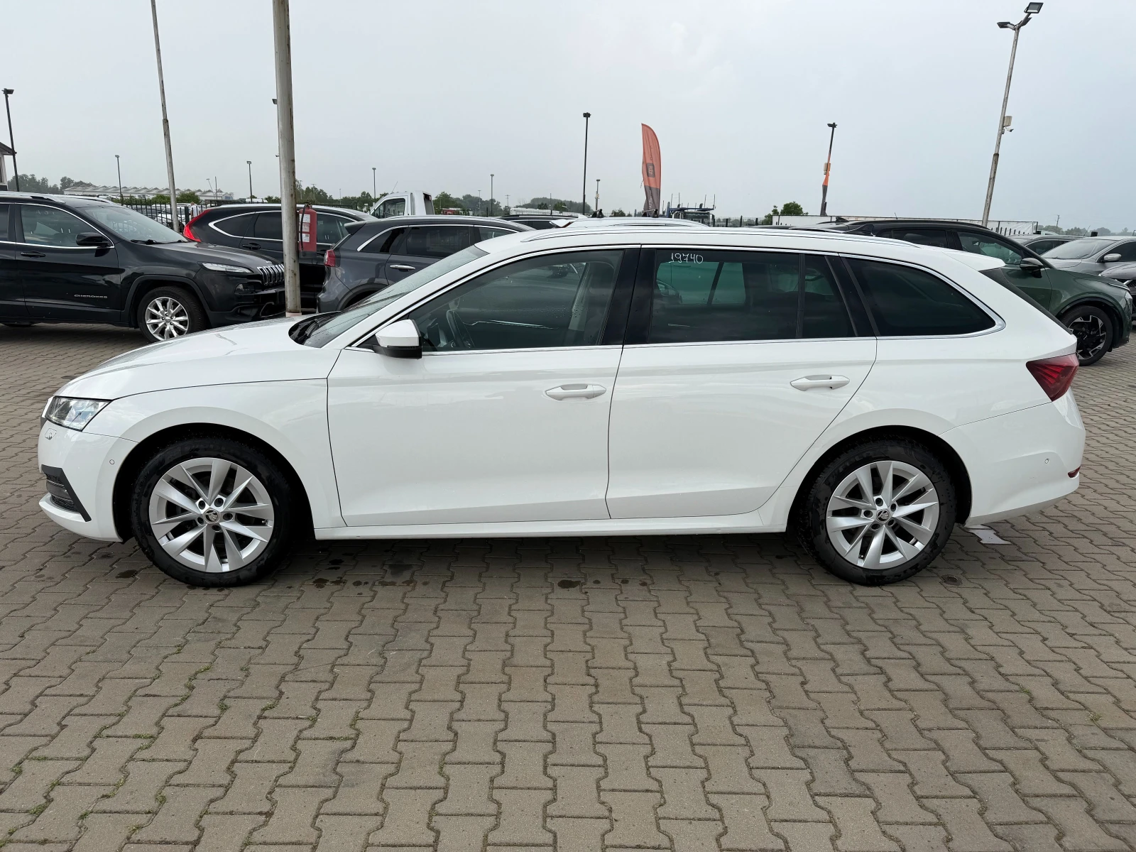 Skoda Octavia 2.0TDI AVTOMAT/NAVI/KAMERA EURO 6, снимка 9 - Автомобили и джипове - 54999125