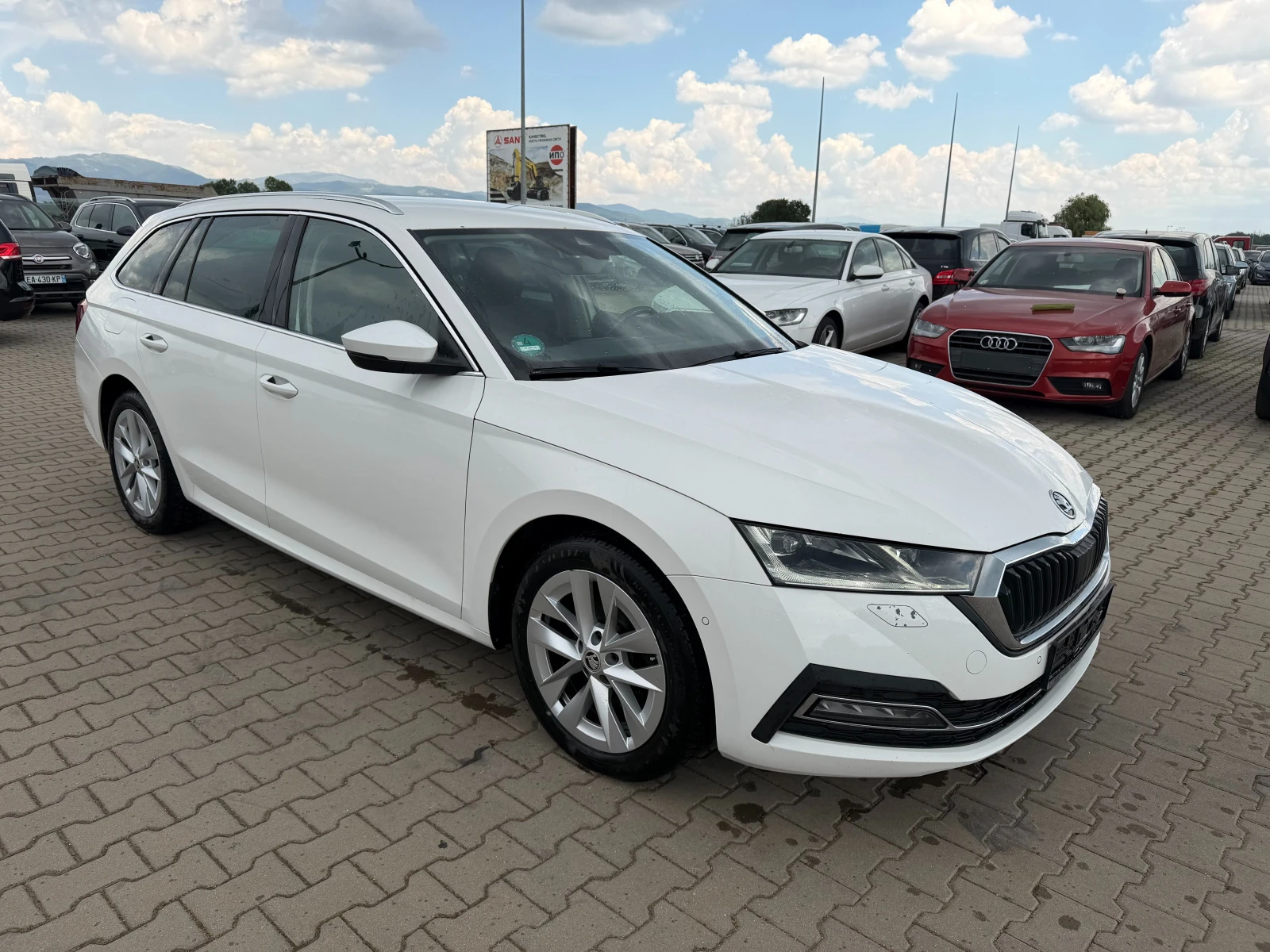 Skoda Octavia 2.0TDI AVTOMAT/NAVI/KAMERA EURO 6, снимка 4 - Автомобили и джипове - 54999125