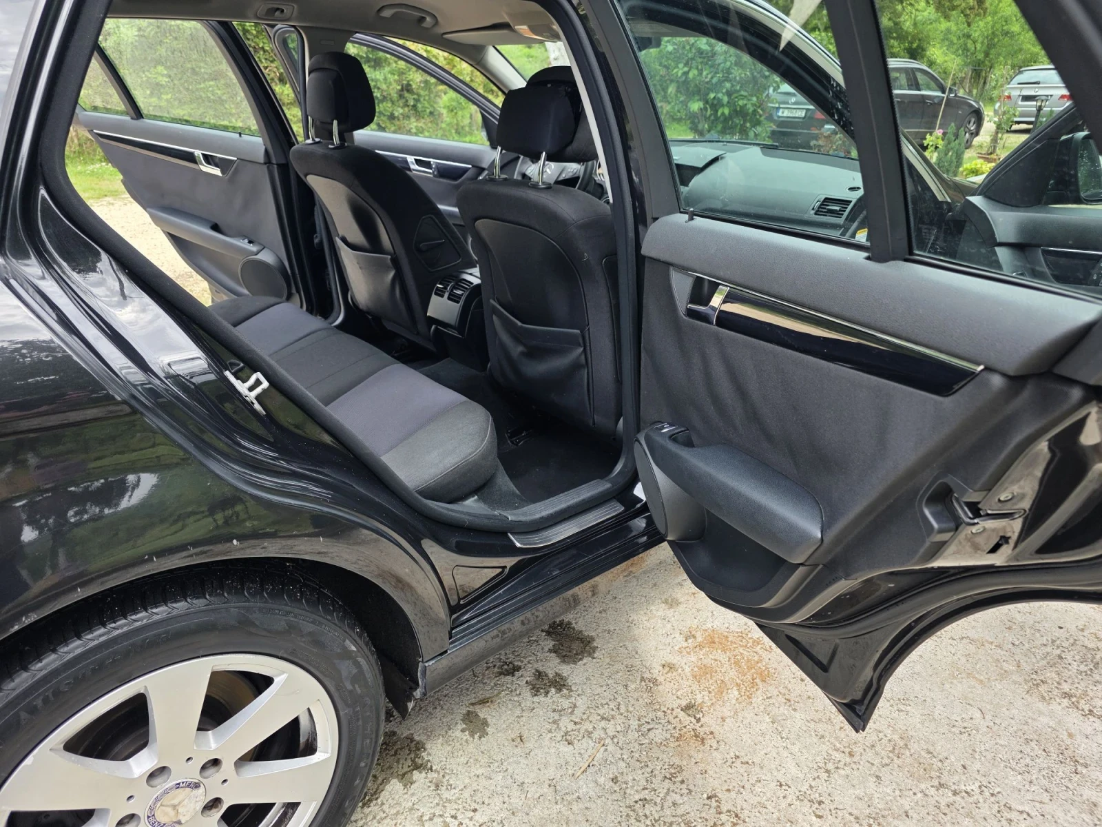 Mercedes-Benz C 220, снимка 8 - Автомобили и джипове - 55629369