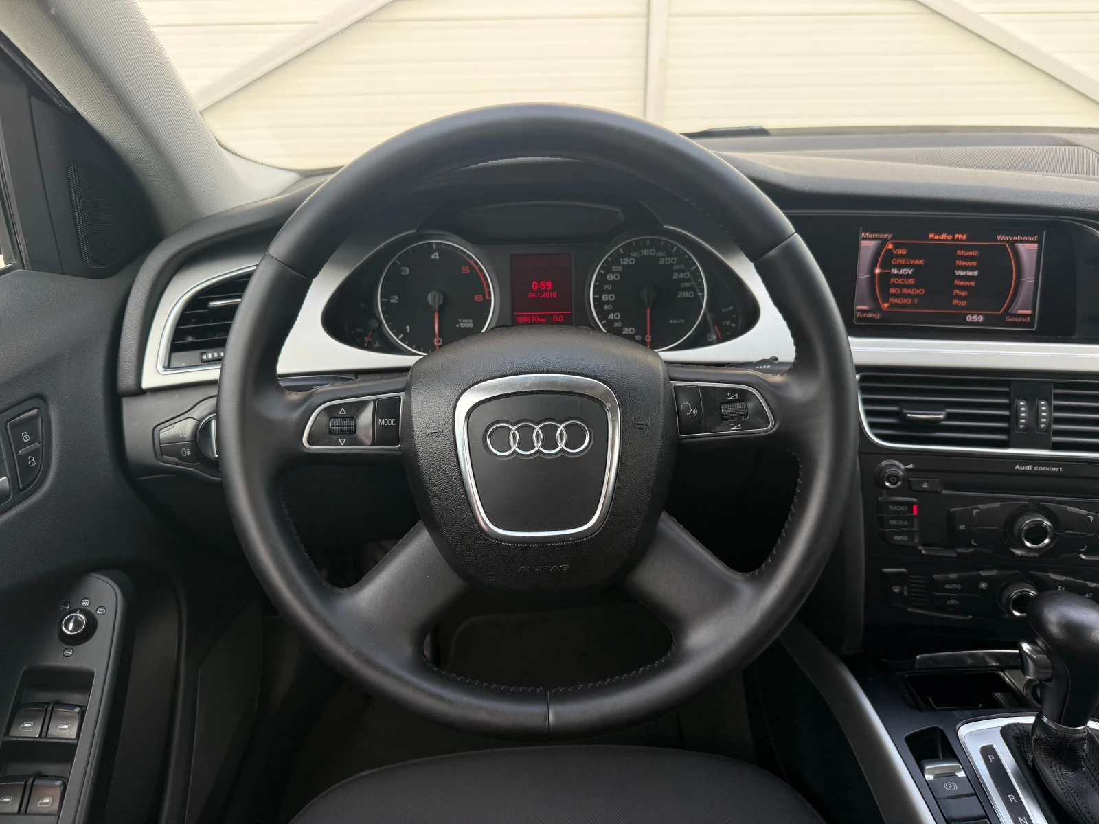 Audi A4 2.0 TDI Автоматик/Климатроник/Собствен лизинг, снимка 13 - Автомобили и джипове - 55571461