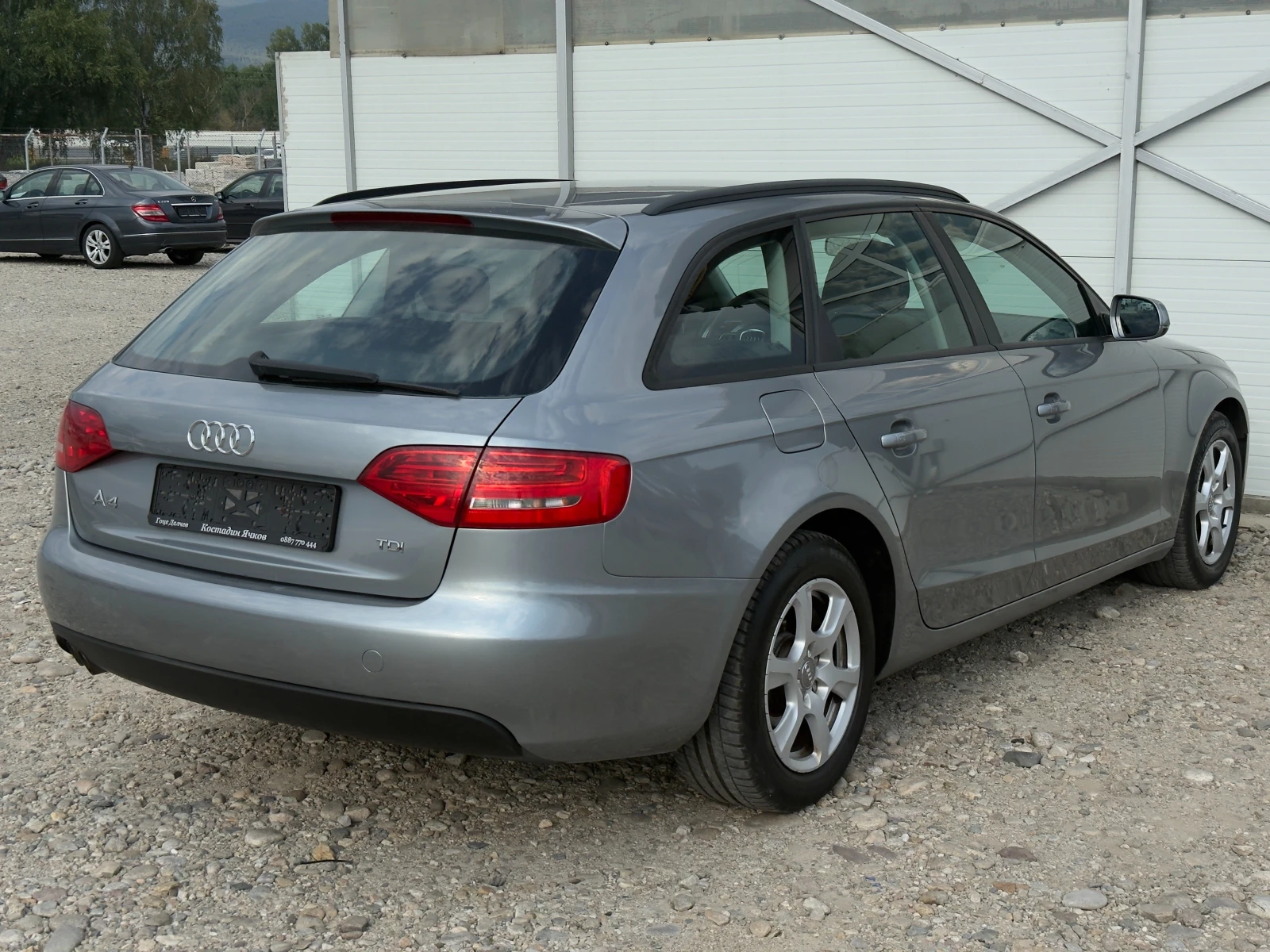 Audi A4 2.0 TDI Автоматик/Климатроник/Собствен лизинг, снимка 4 - Автомобили и джипове - 55571461