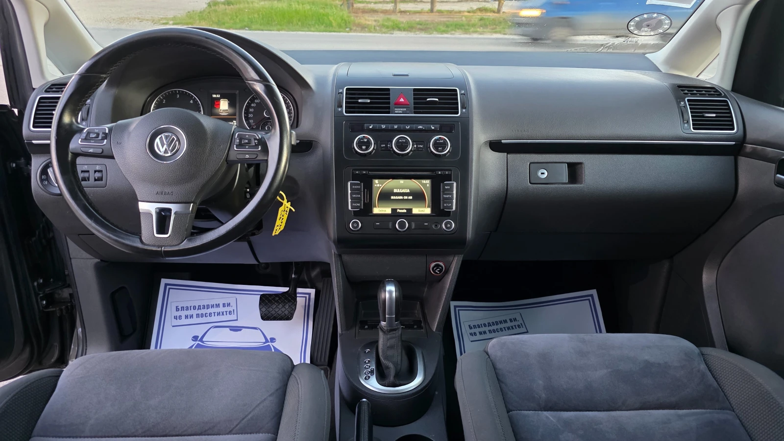 VW Touran АВТОМАТ/R-LINE/7m, снимка 8 - Автомобили и джипове - 55607578