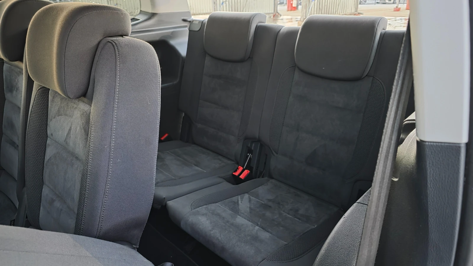 VW Touran АВТОМАТ/R-LINE/7m, снимка 14 - Автомобили и джипове - 55607578